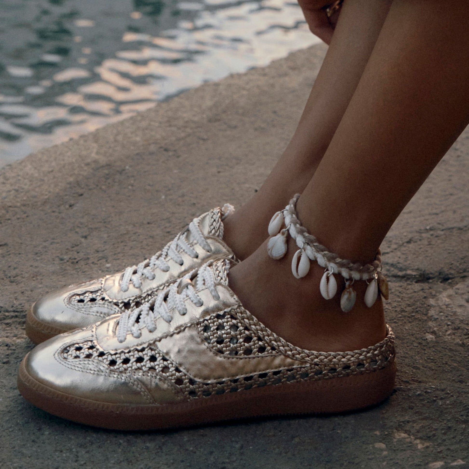Notice Slide Gold Woven Stella Sneakers