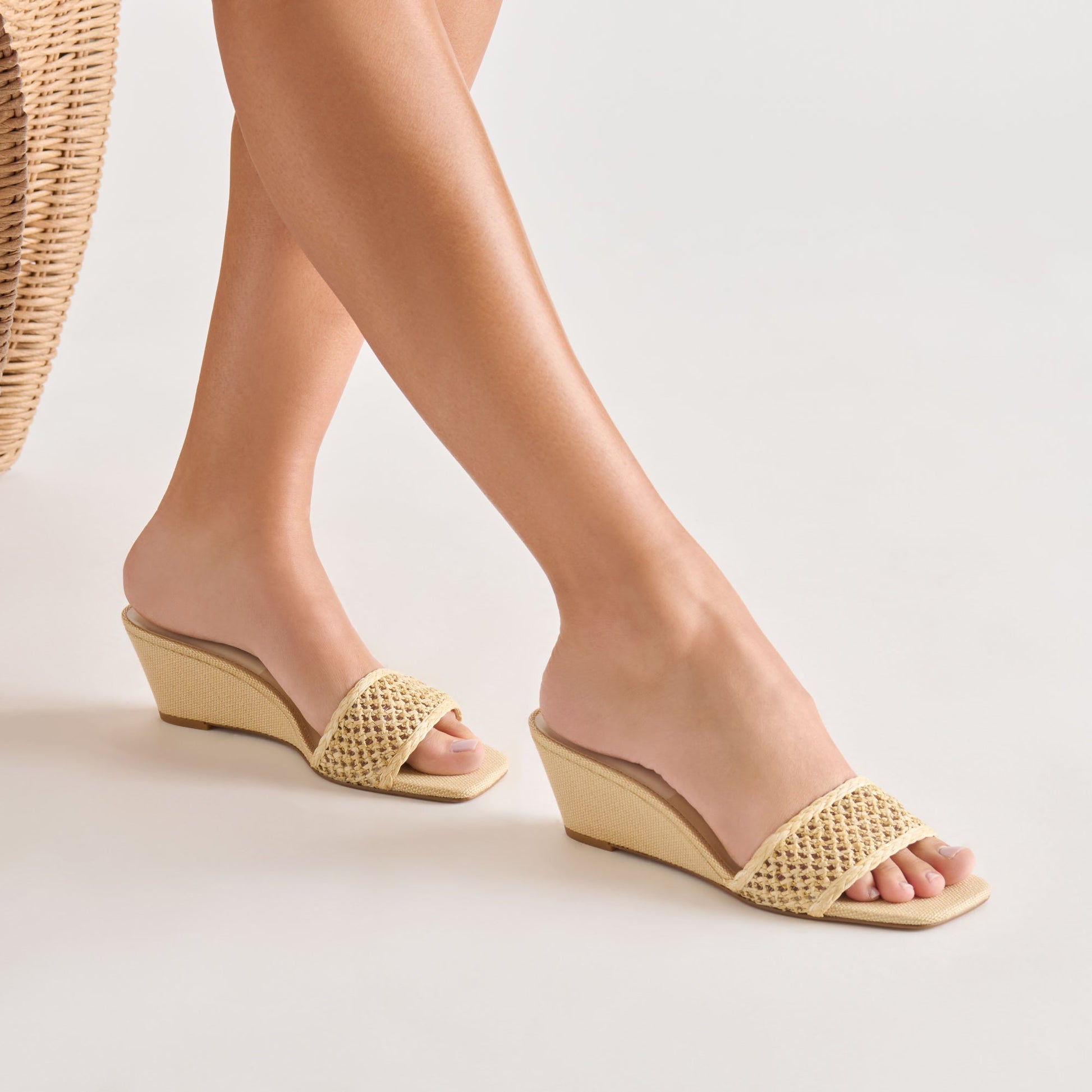 Qaily Lt Natural Raffia Wedges