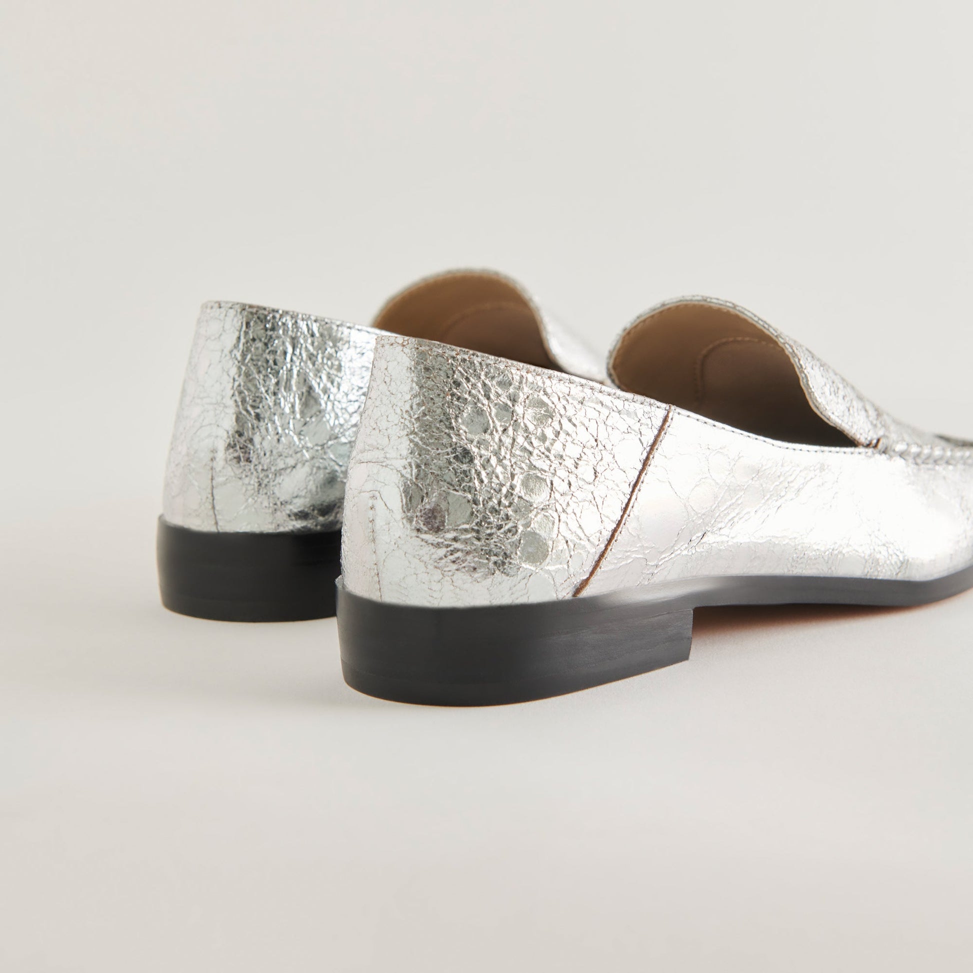 Beny Flats Silver Distressed Leather | Silver Leather Flats for Women
 – Dolce Vita