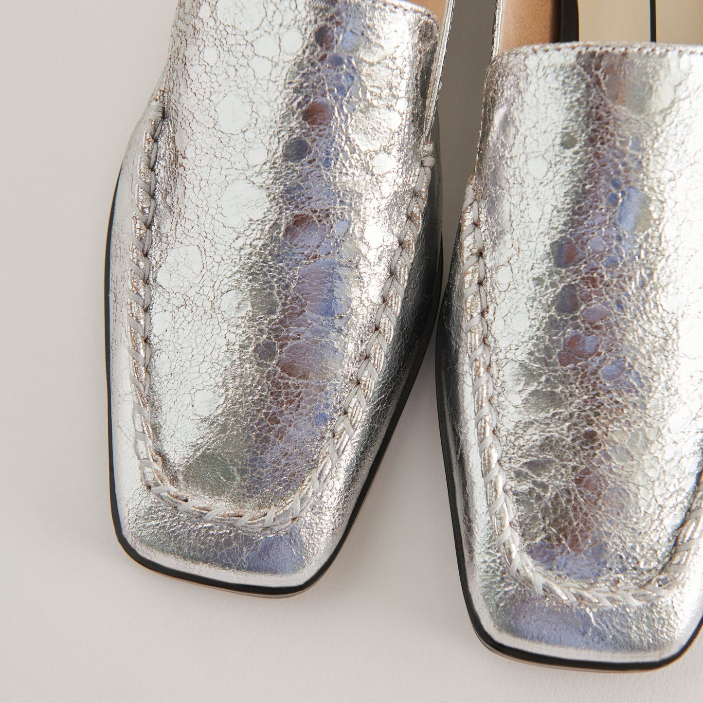Beny Flats Silver Distressed Leather | Silver Leather Flats for Women
 – Dolce Vita