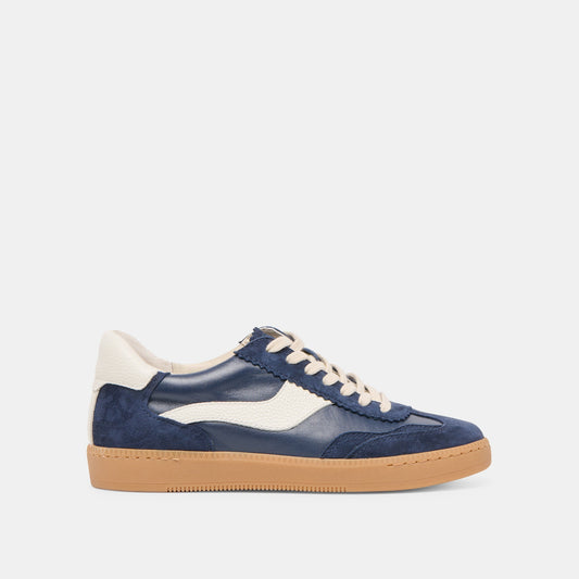 NOTICE SNEAKERS NAVY SUEDE
 – Dolce Vita