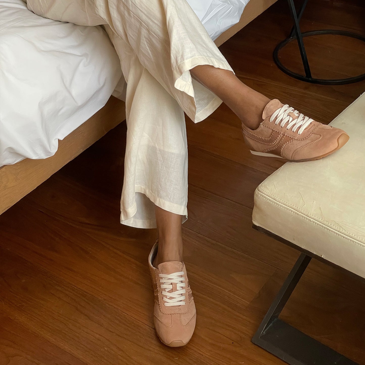 DELANY SNEAKERS TOFFEE NUBUCK
 – Dolce Vita