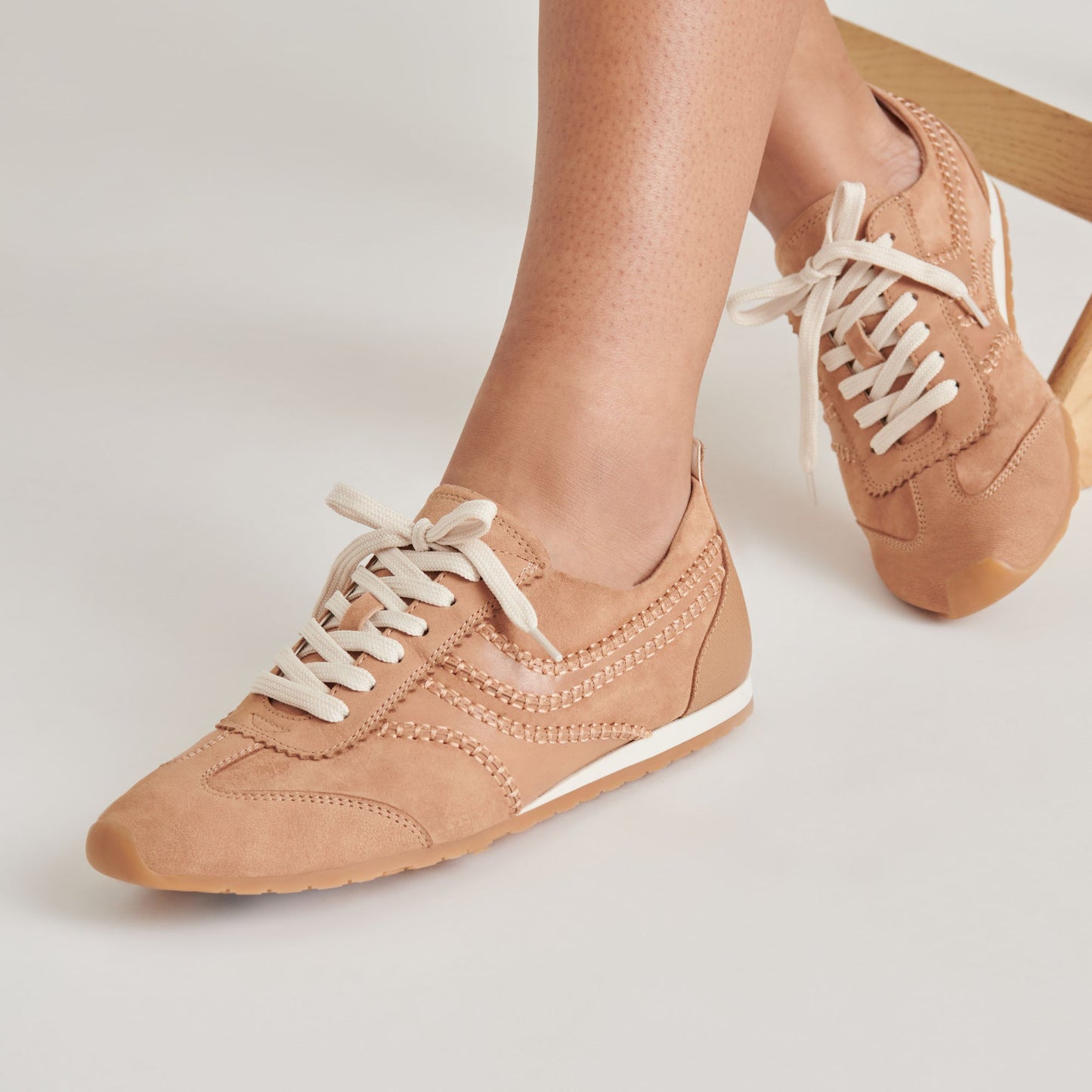 DELANY SNEAKERS TOFFEE NUBUCK
 – Dolce Vita
