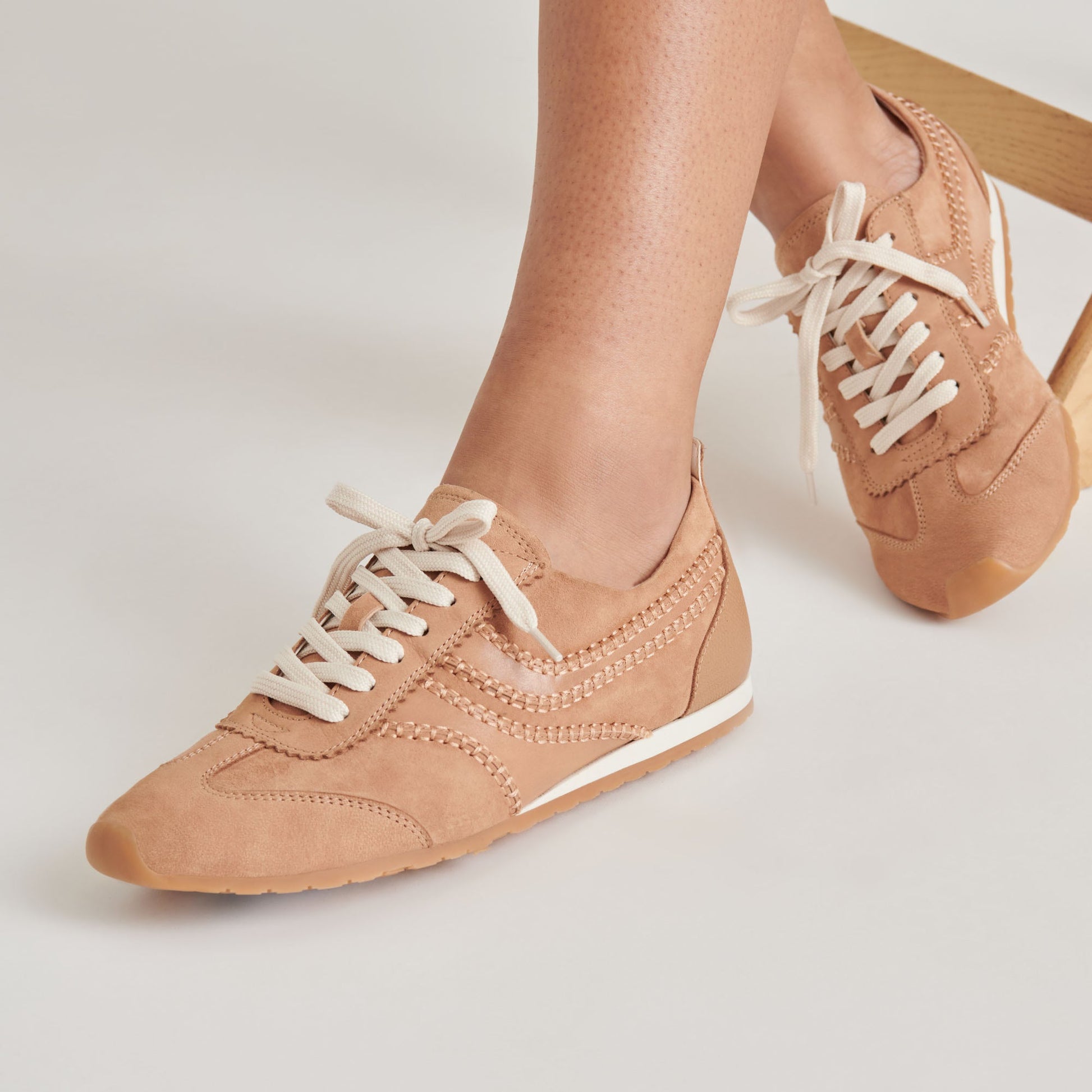 DELANY SNEAKERS TOFFEE NUBUCK
 – Dolce Vita