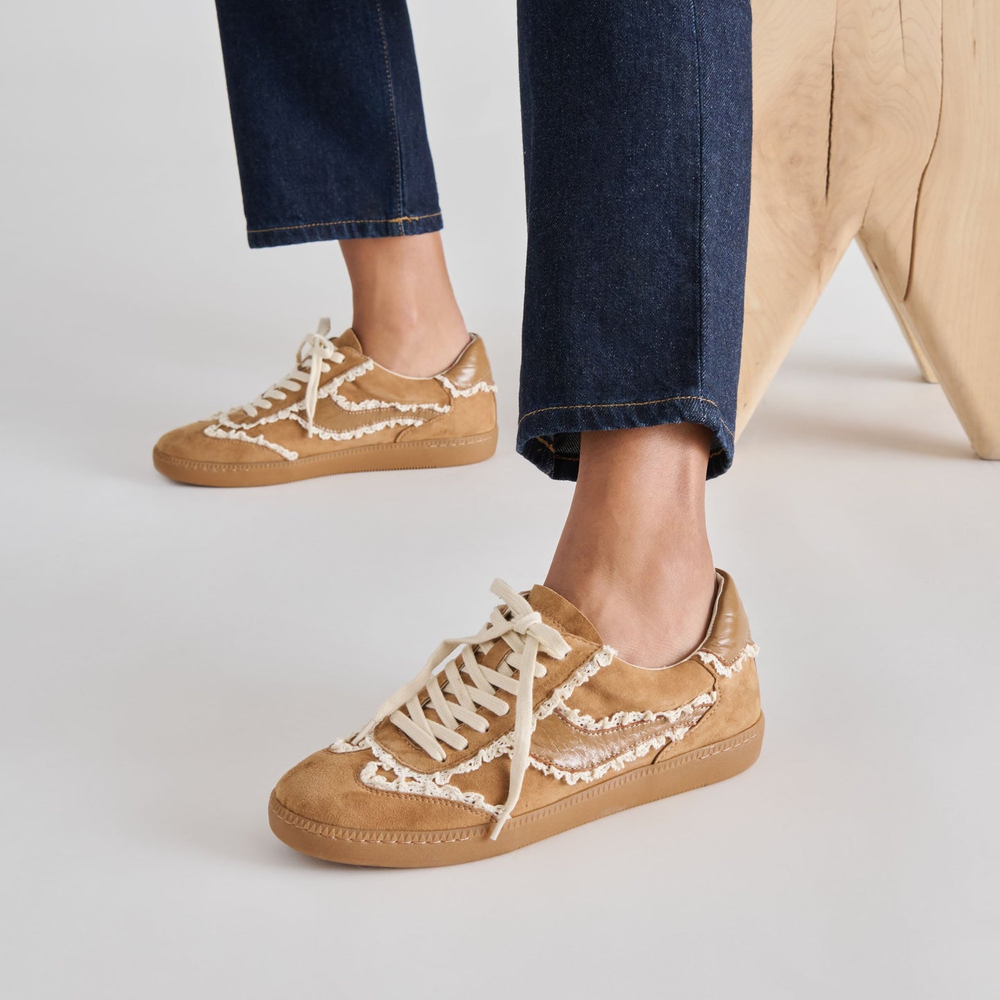 Notice Lace Lt Brown Suede Sneakers
