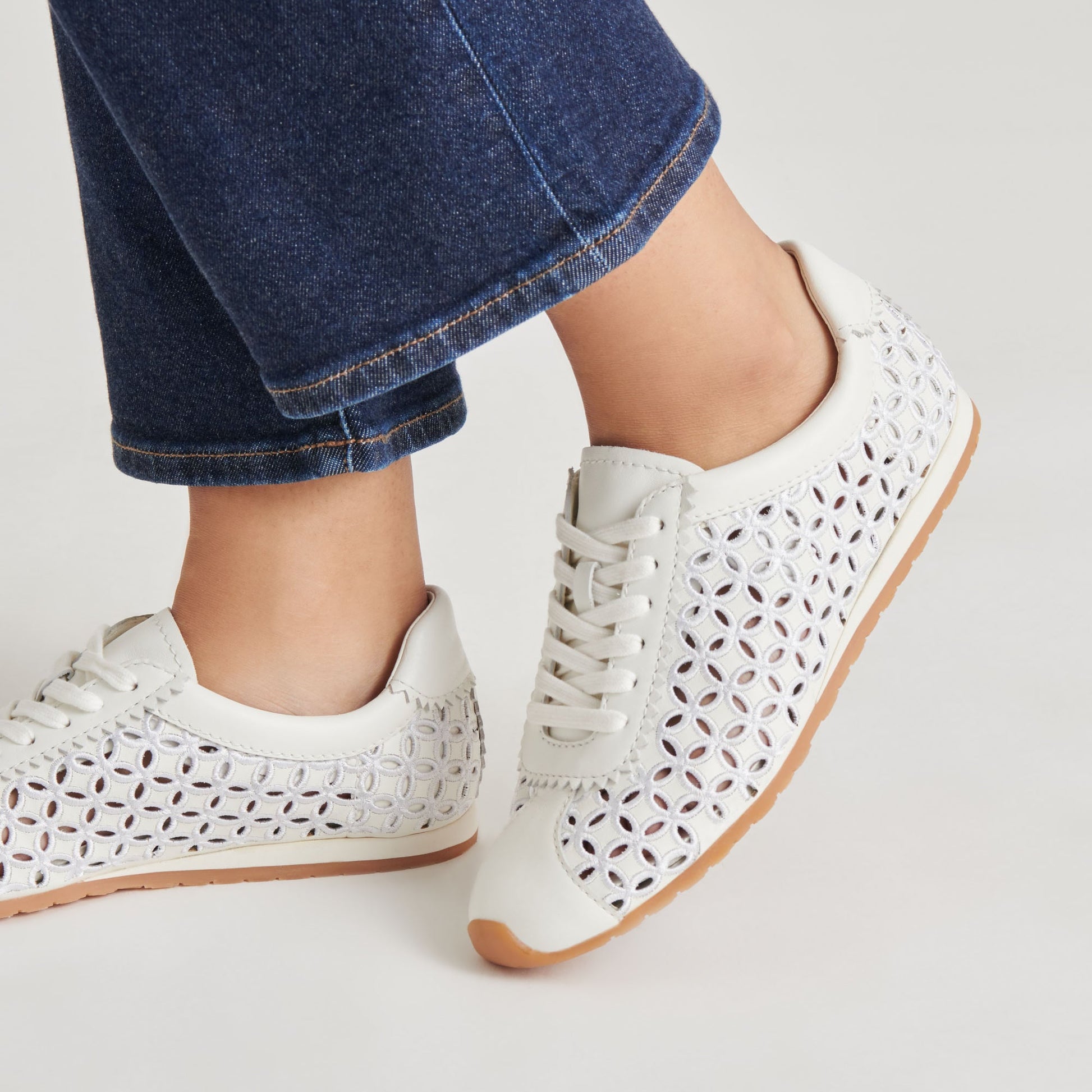 DANIE EYELET PERF SNEAKERS TRUE WHITE LEATHER
 – Dolce Vita