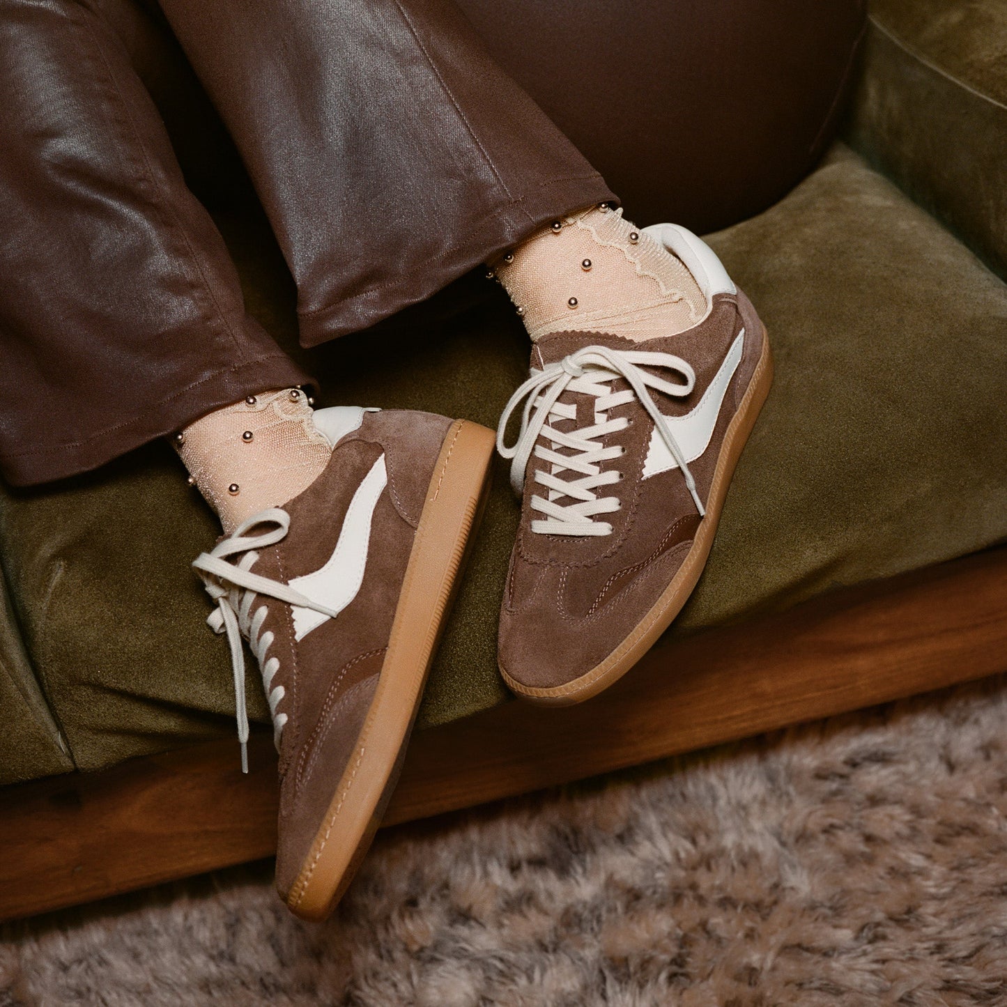 NOTICE SNEAKERS DK BROWN SUEDE
 – Dolce Vita