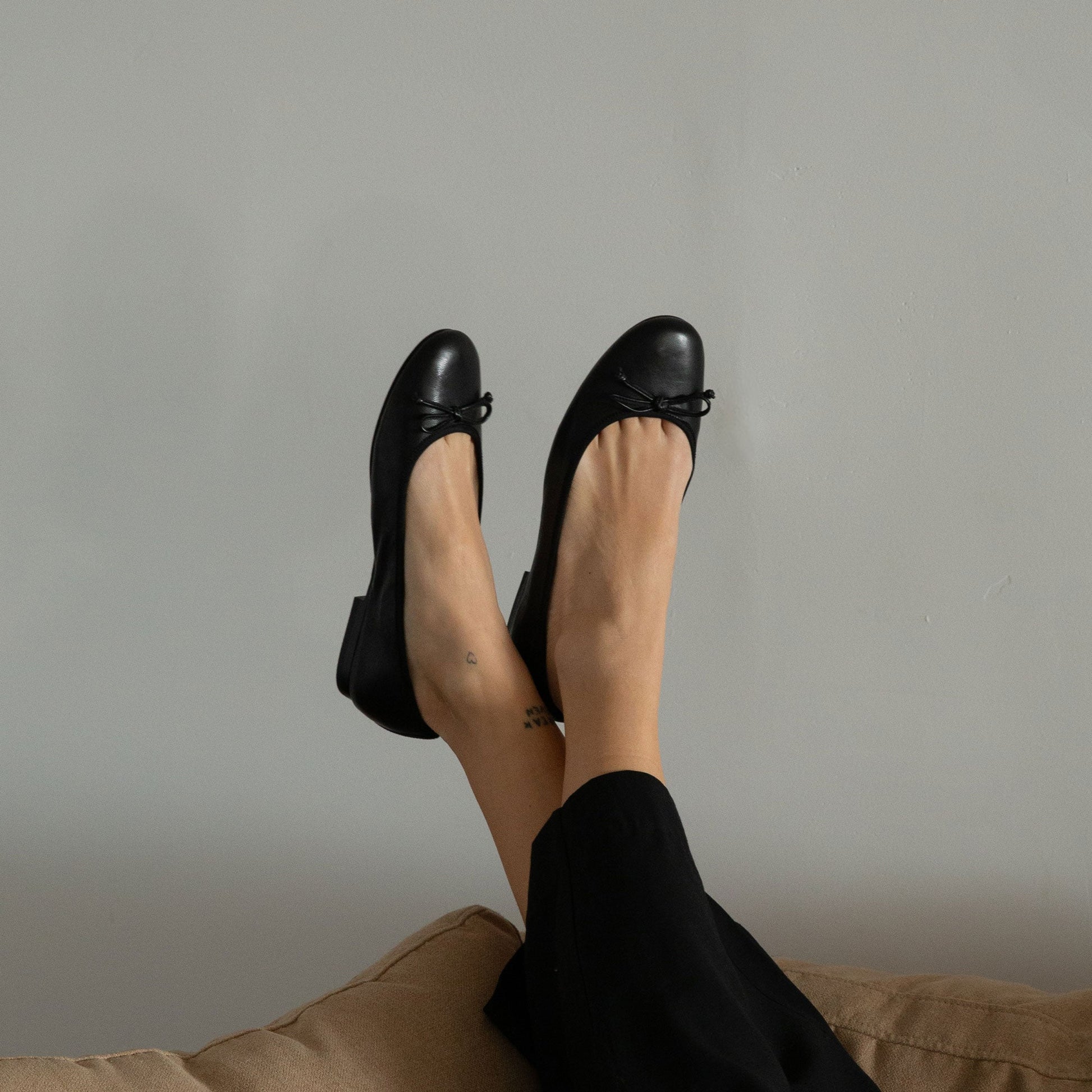 Ritla Black Leather Ballet Flats