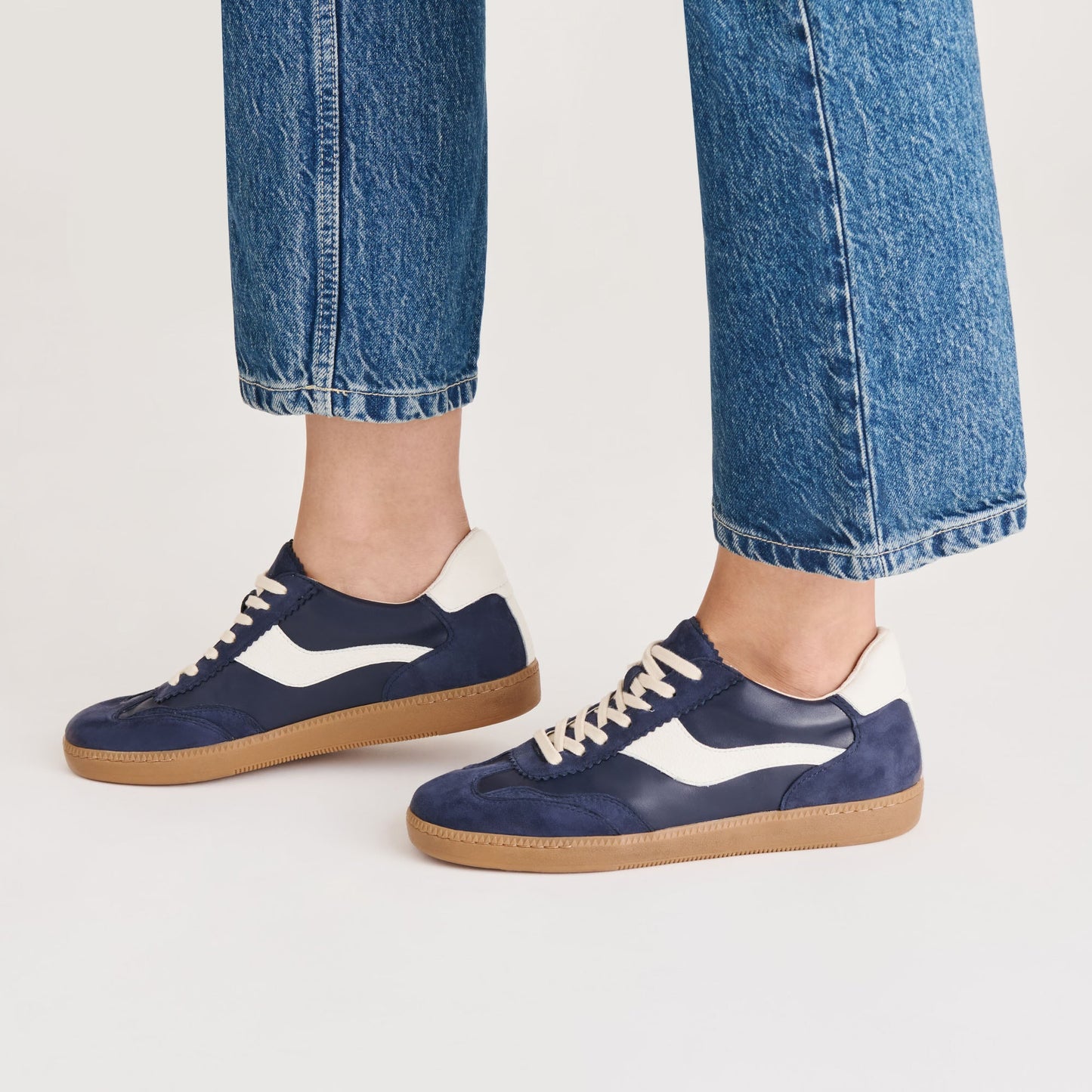 NOTICE SNEAKERS NAVY SUEDE
 – Dolce Vita
