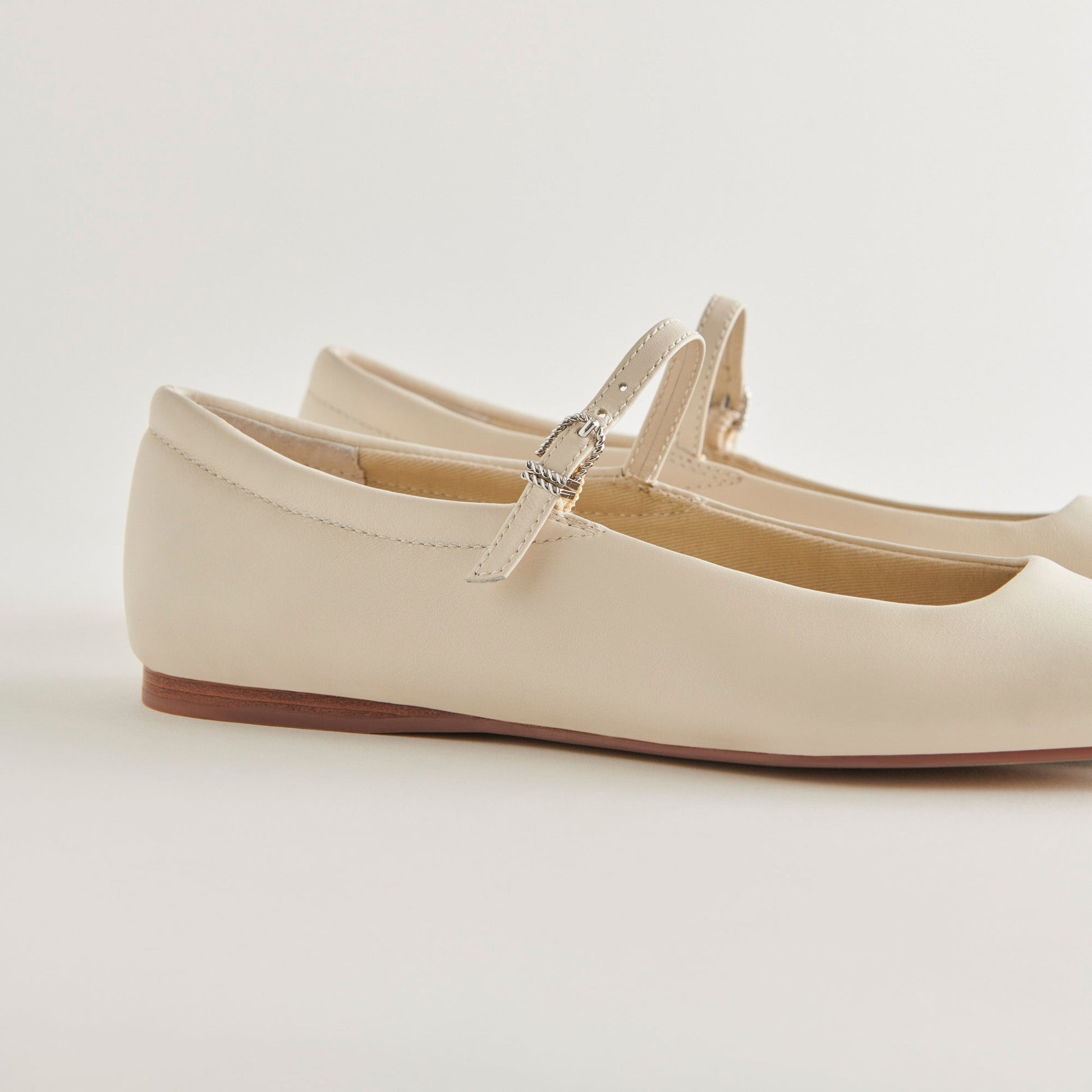 Reyes Wide Ballet Flats Ivory Leather | Ivory Ballet Flats
 – Dolce Vita