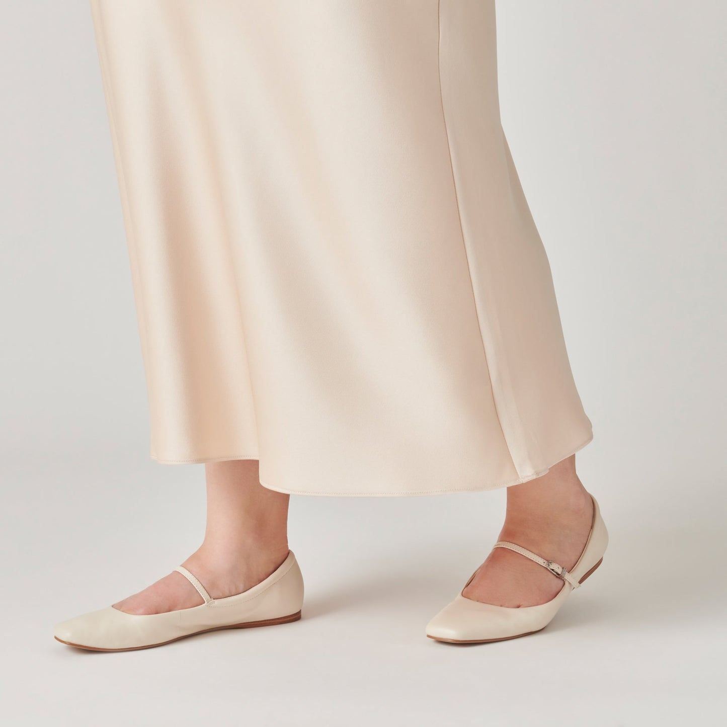Reyes Wide Ballet Flats Ivory Leather | Ivory Ballet Flats
 – Dolce Vita