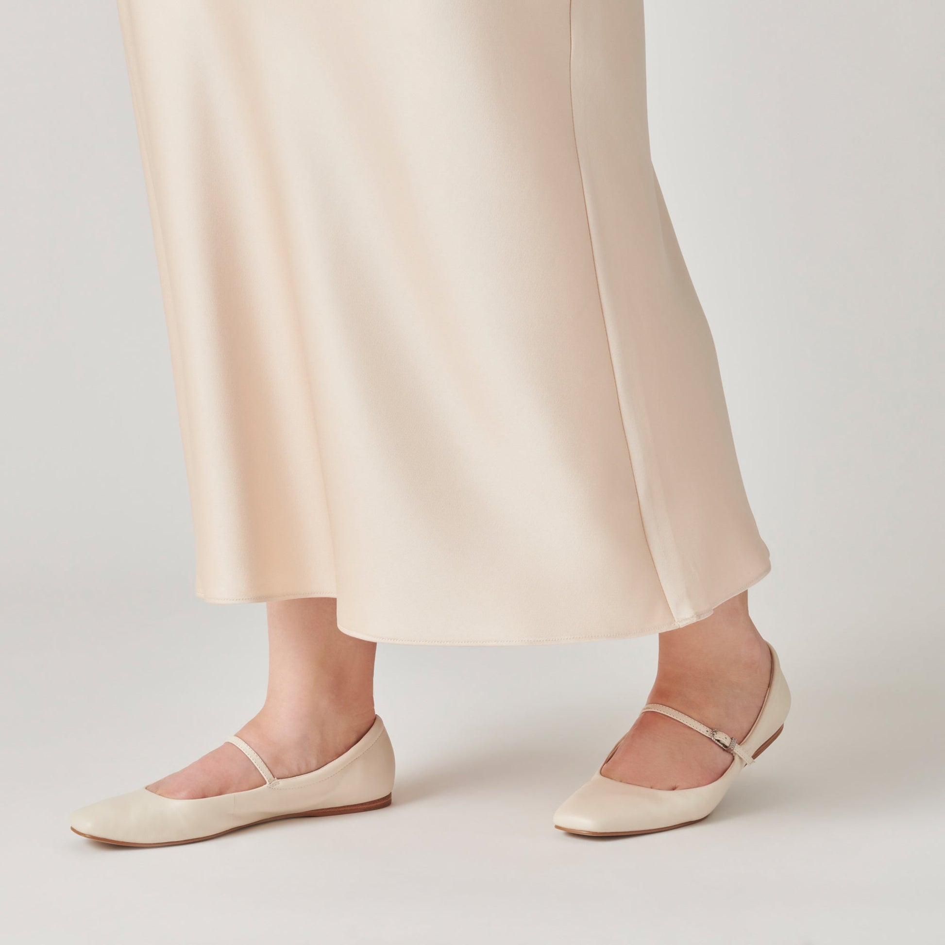 Reyes Wide Ballet Flats Ivory Leather | Ivory Ballet Flats
 – Dolce Vita