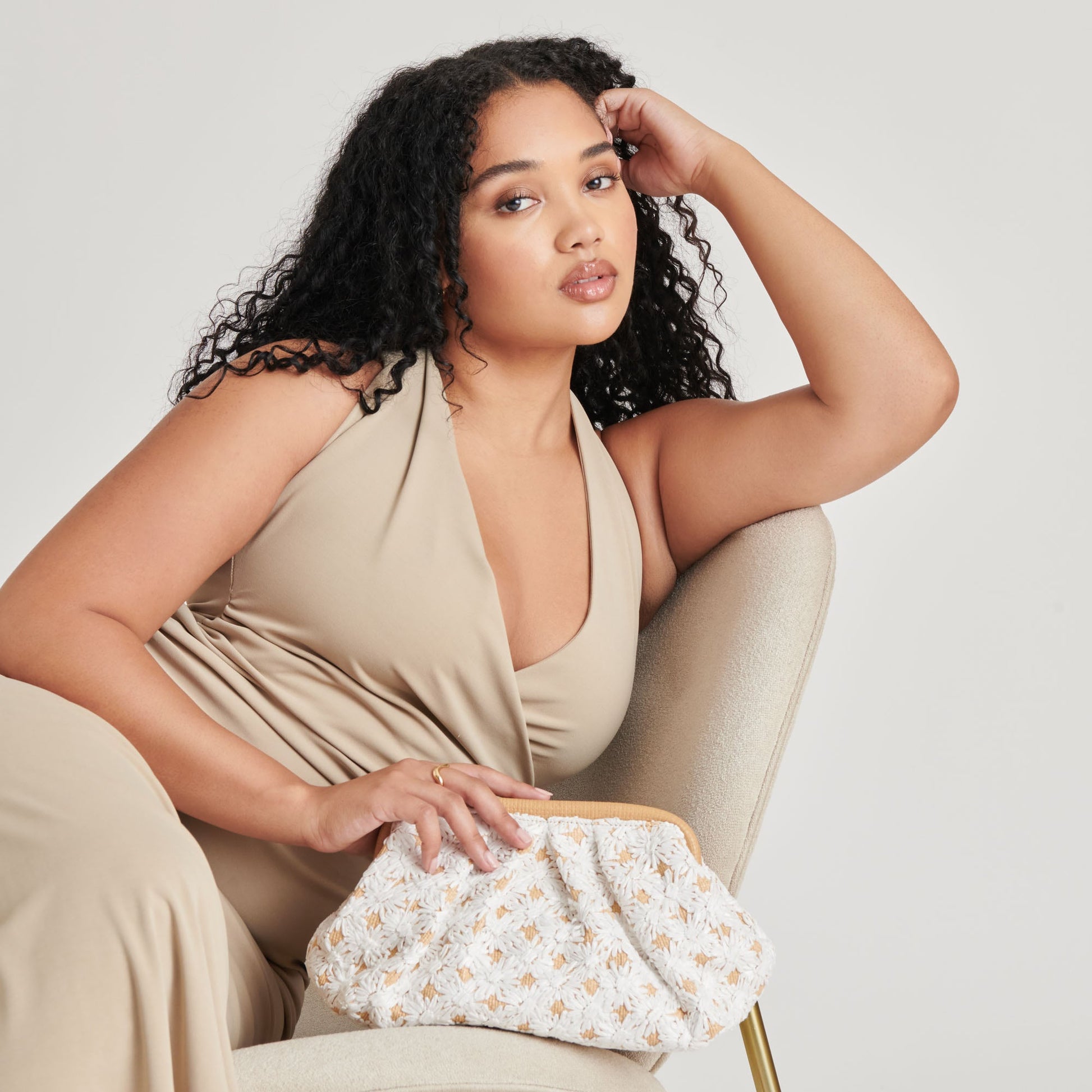 FIORE CLUTCH EMBROIDERED NATURAL RAFFIA
 – Dolce Vita