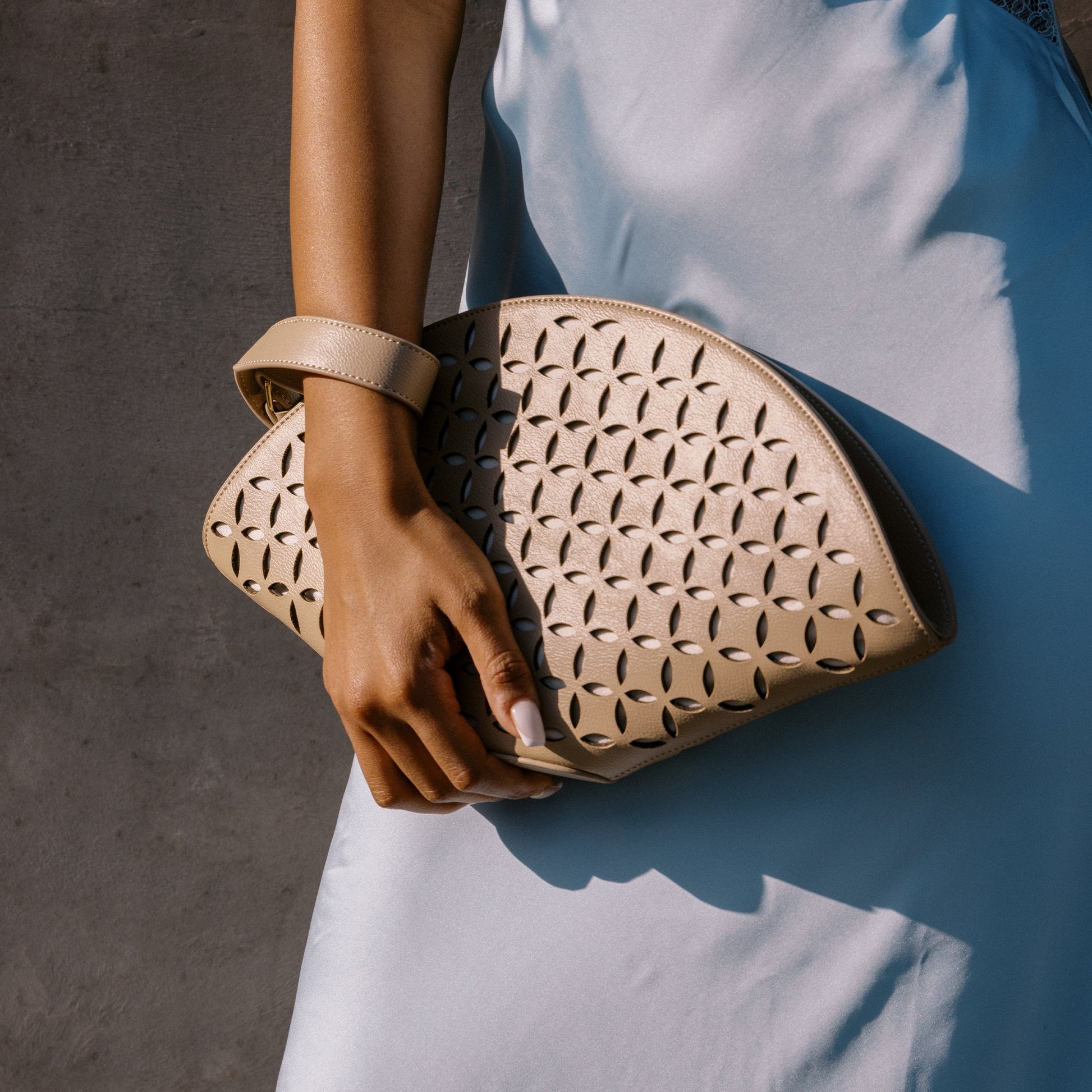 ISOLDE CLUTCH BEIGE STELLA
 – Dolce Vita