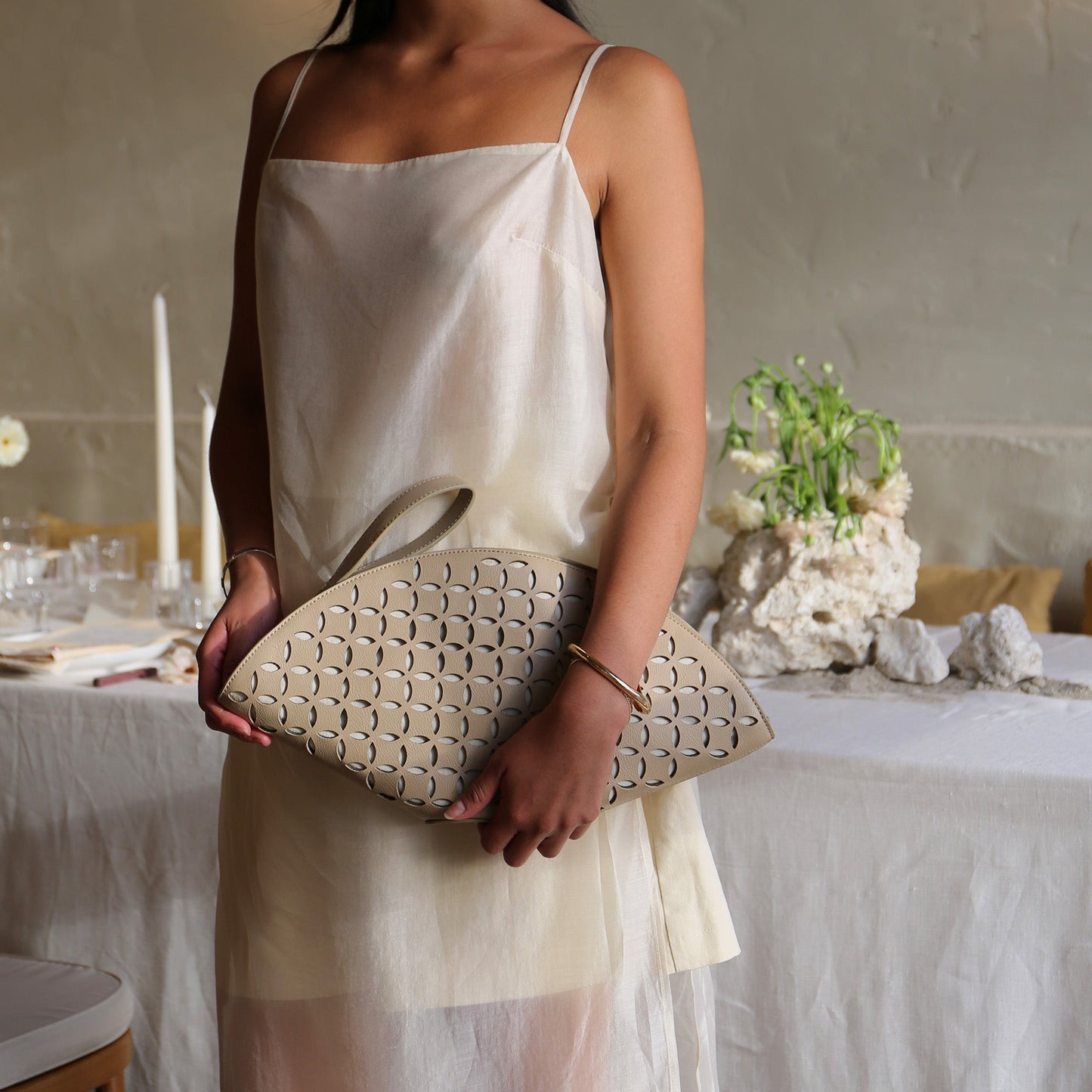 ISOLDE CLUTCH BEIGE STELLA
 – Dolce Vita