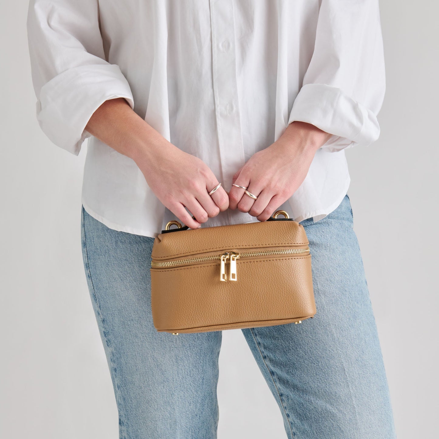 Leony Tan Leather Crossbody