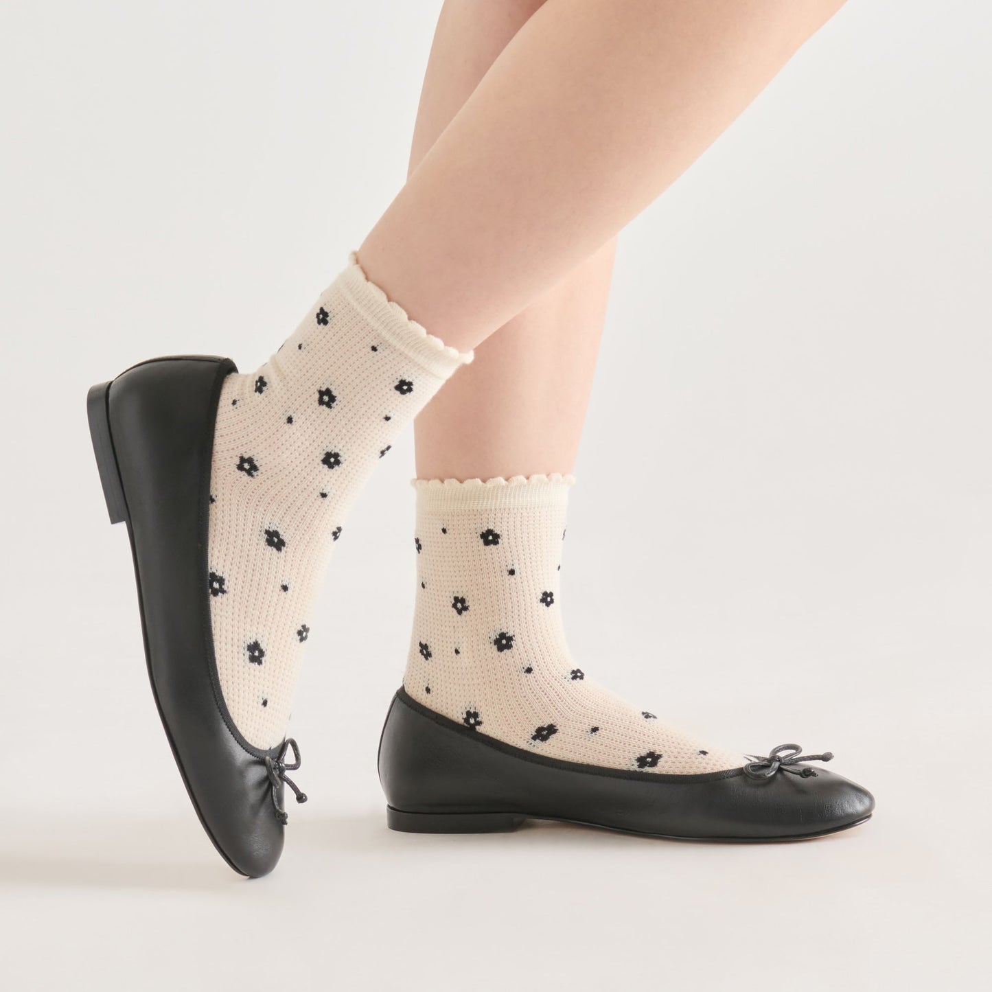Flower Mesh White Black Anklet Socks