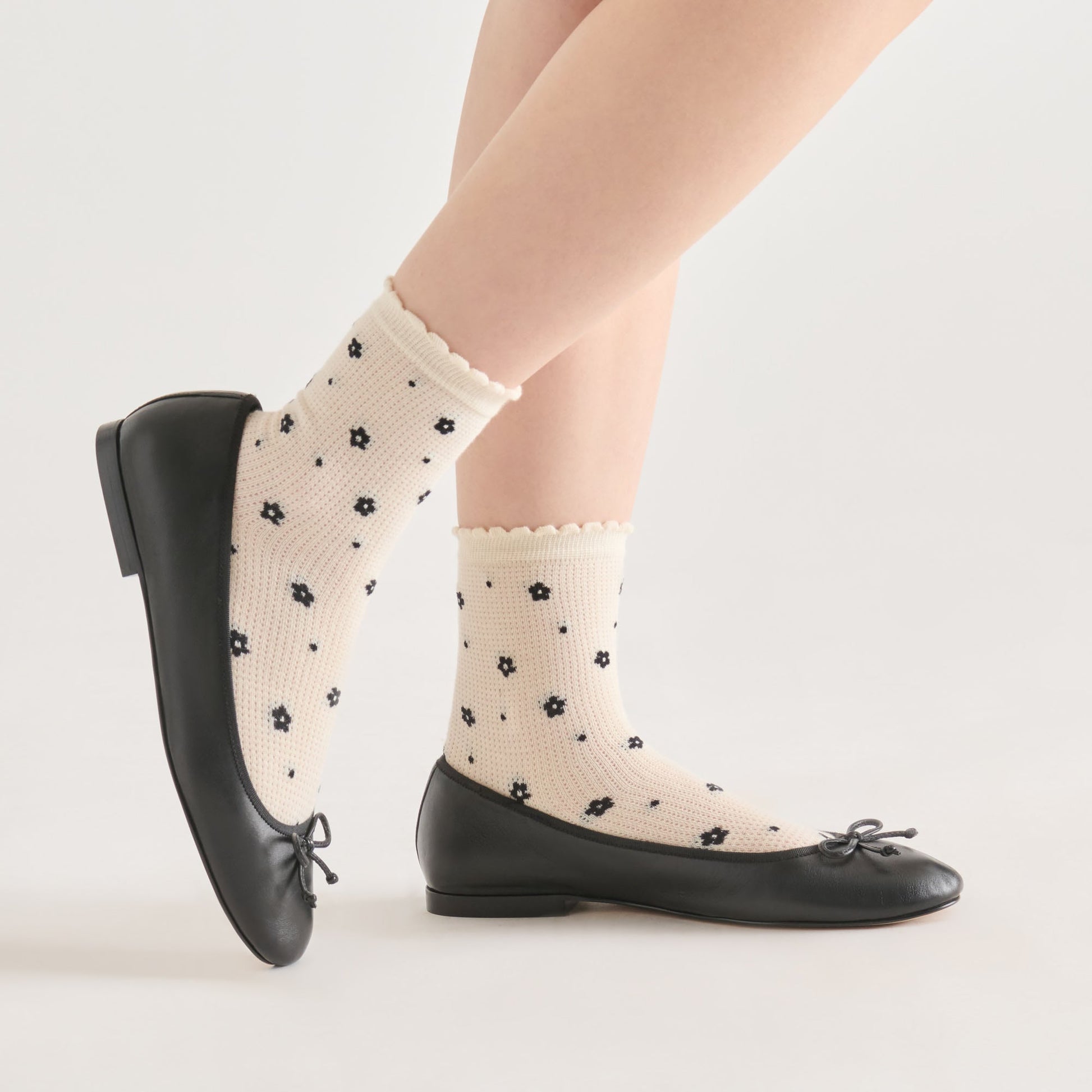 Flower Mesh White Black Anklet Socks