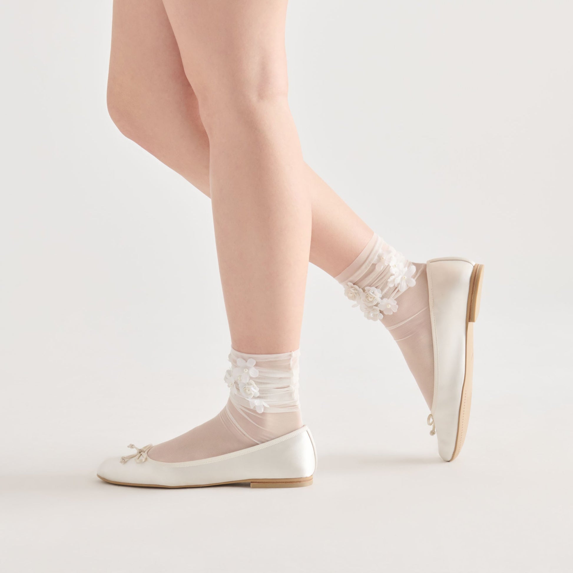 Floral Chiffon White Slouch Socks